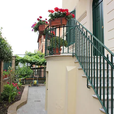 Casa Per Ferie Beato Rosaz 게스트하우스 4*