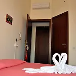 בית הארחה Casa Per Ferie Beato Rosaz רומא